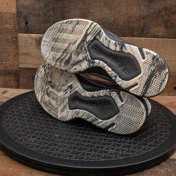 NIKE AIR MAVIN MENS ATHLETIC SHOES TRAINING GRAY BLACK WHITE MID SIZE 8 - Picture 4 of 9